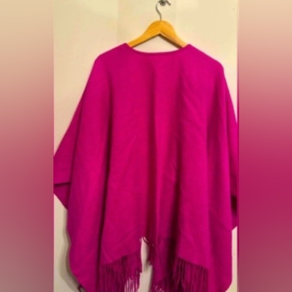 Portolano Vibrant Magenta Poncho - 100% LambsWool - Picture 3 of 4